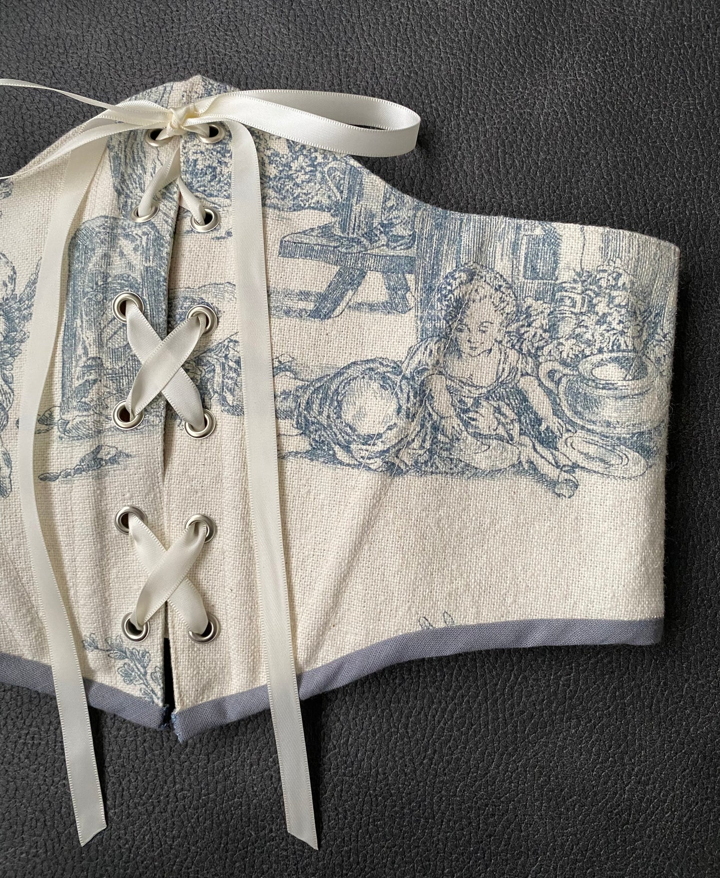 Mae Toile de Jouy belt