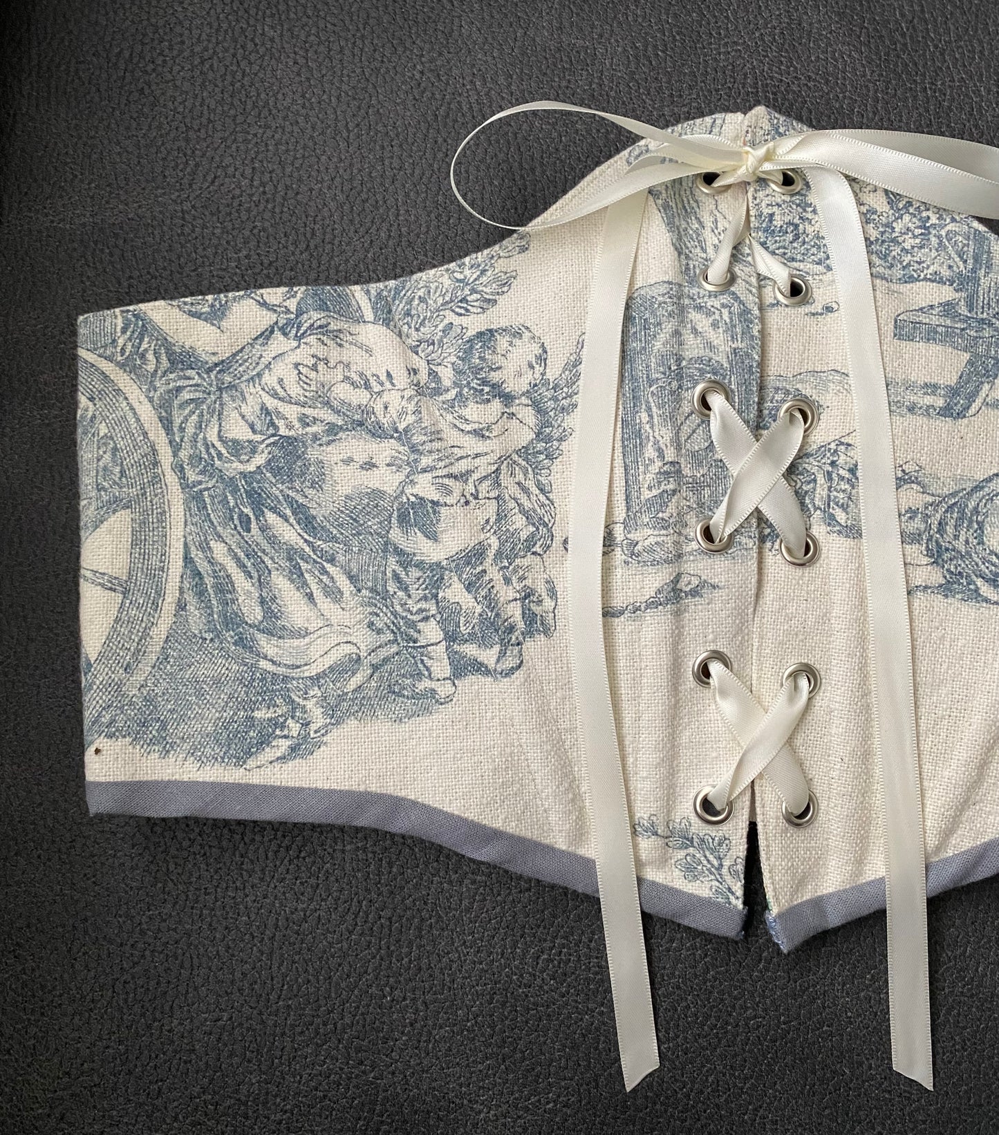 Mae Toile de Jouy belt