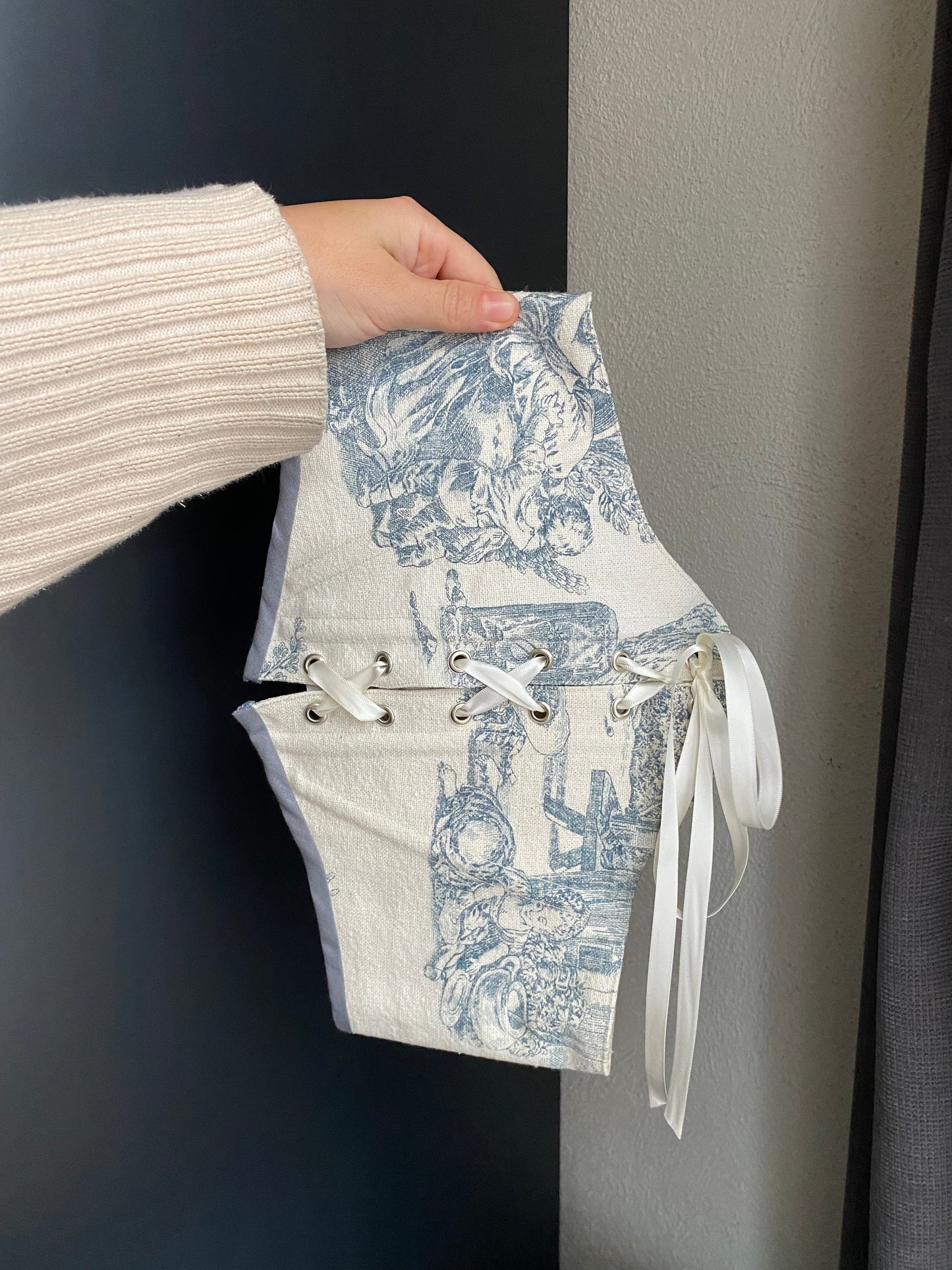 Mae Toile de Jouy belt