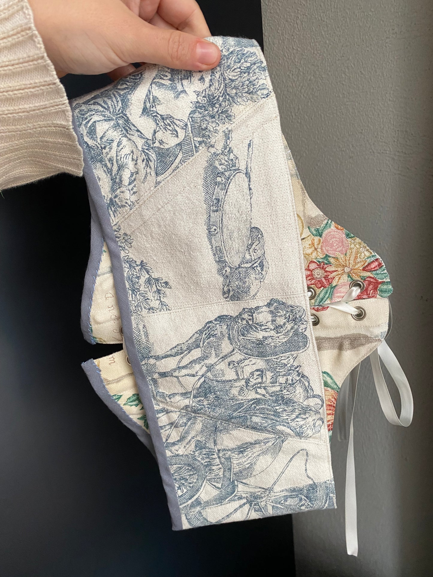 Mae Toile de Jouy belt