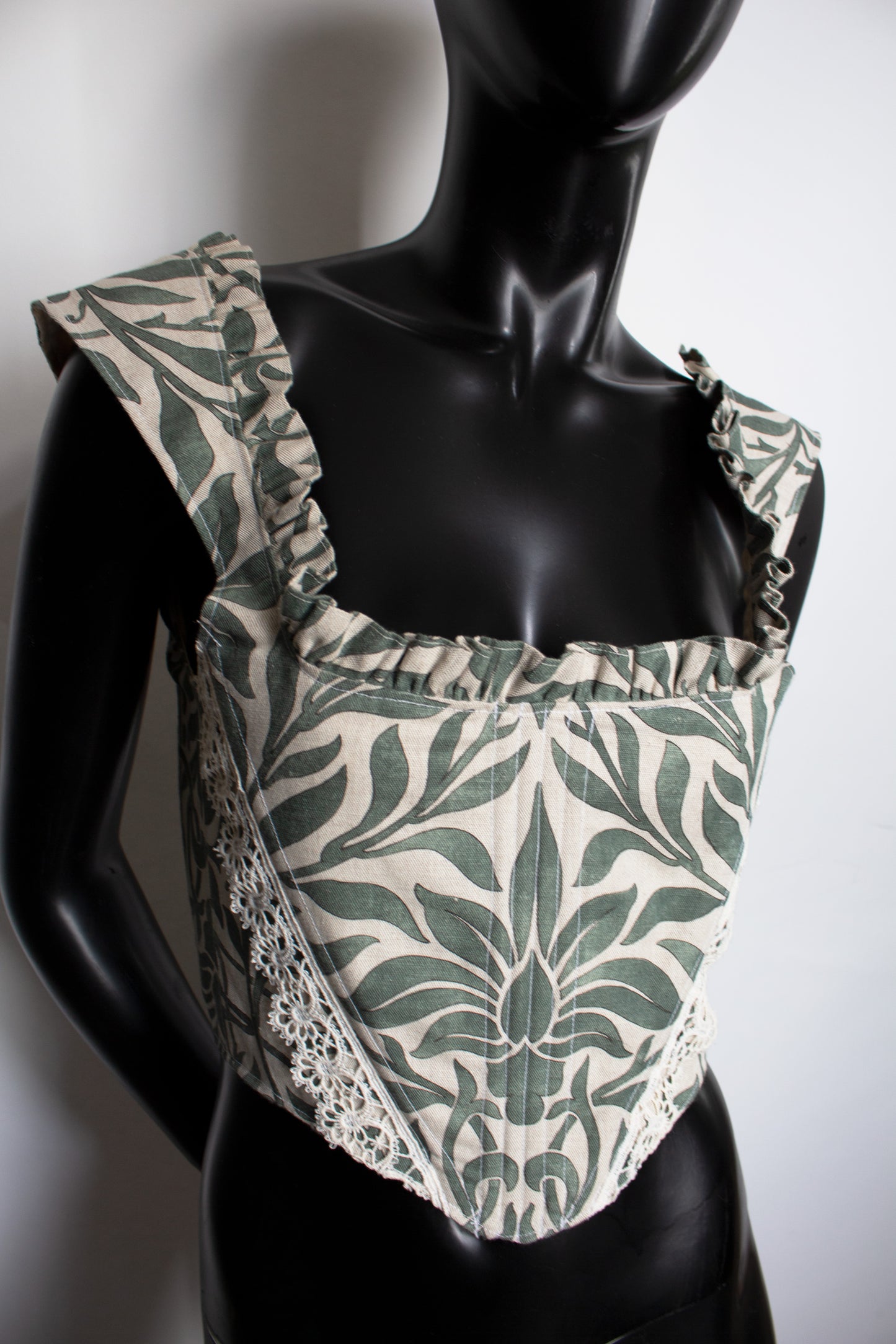 Marie Ruffled Leaf corset