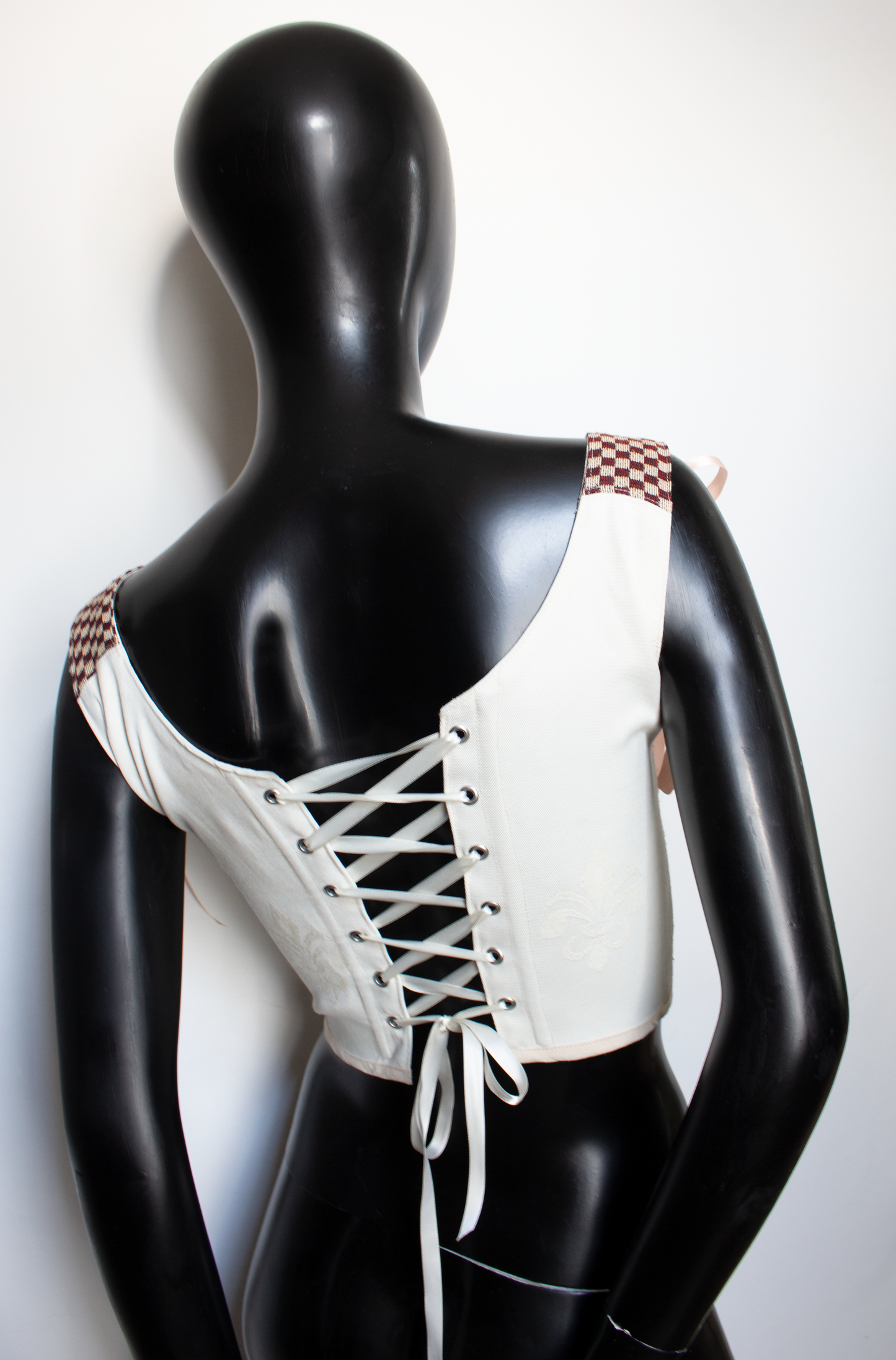 Eleanor Horn corset